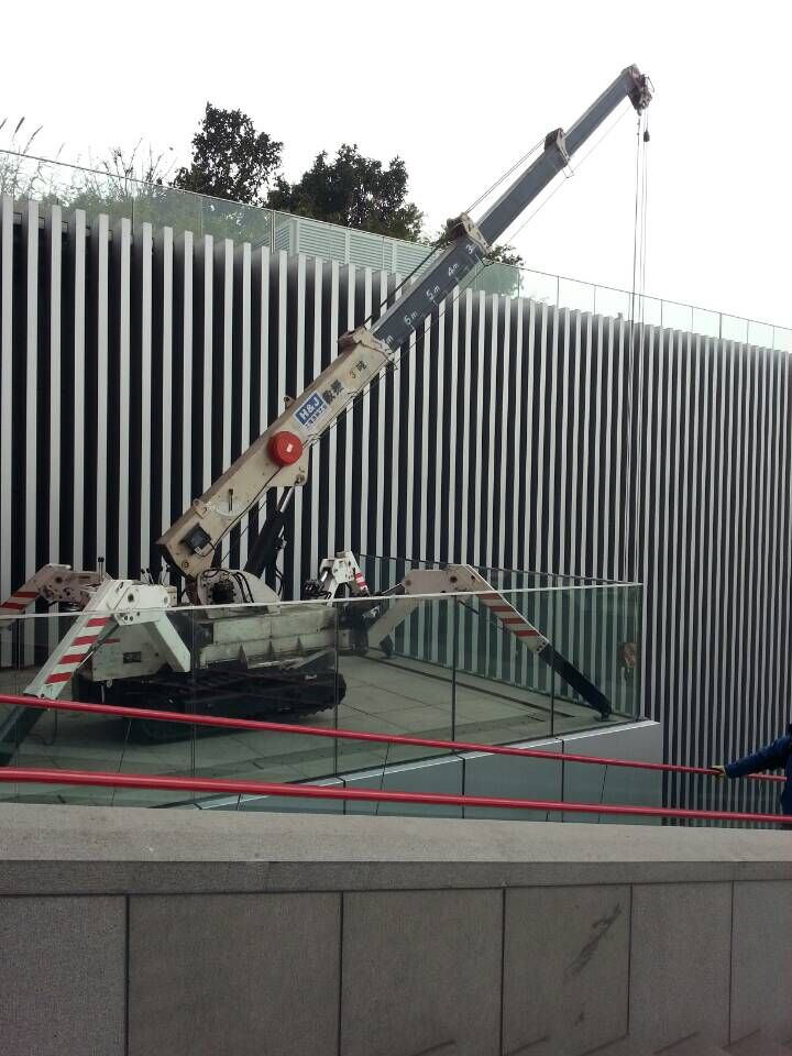 履带式起重机图片